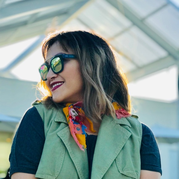 Meet your Posher, R.I 🌷 - Picture 1 of 3